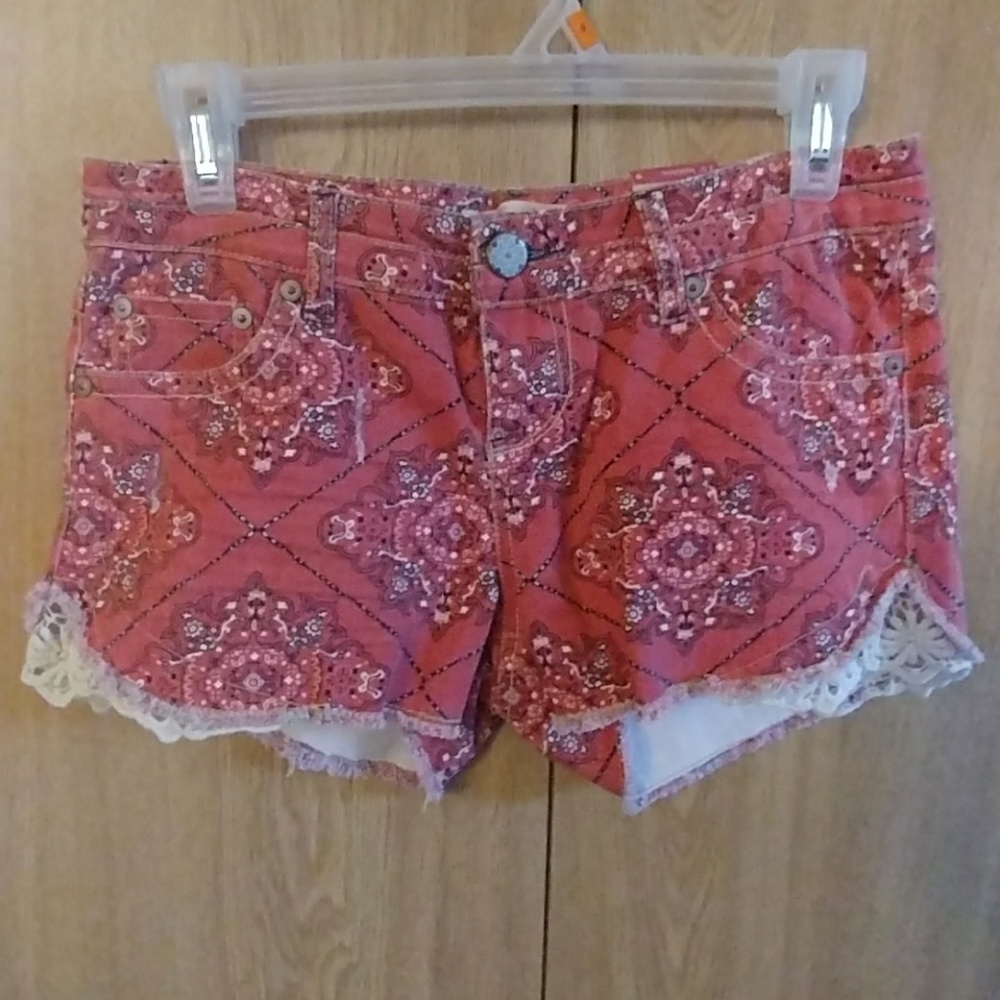 No boundaries shorts
